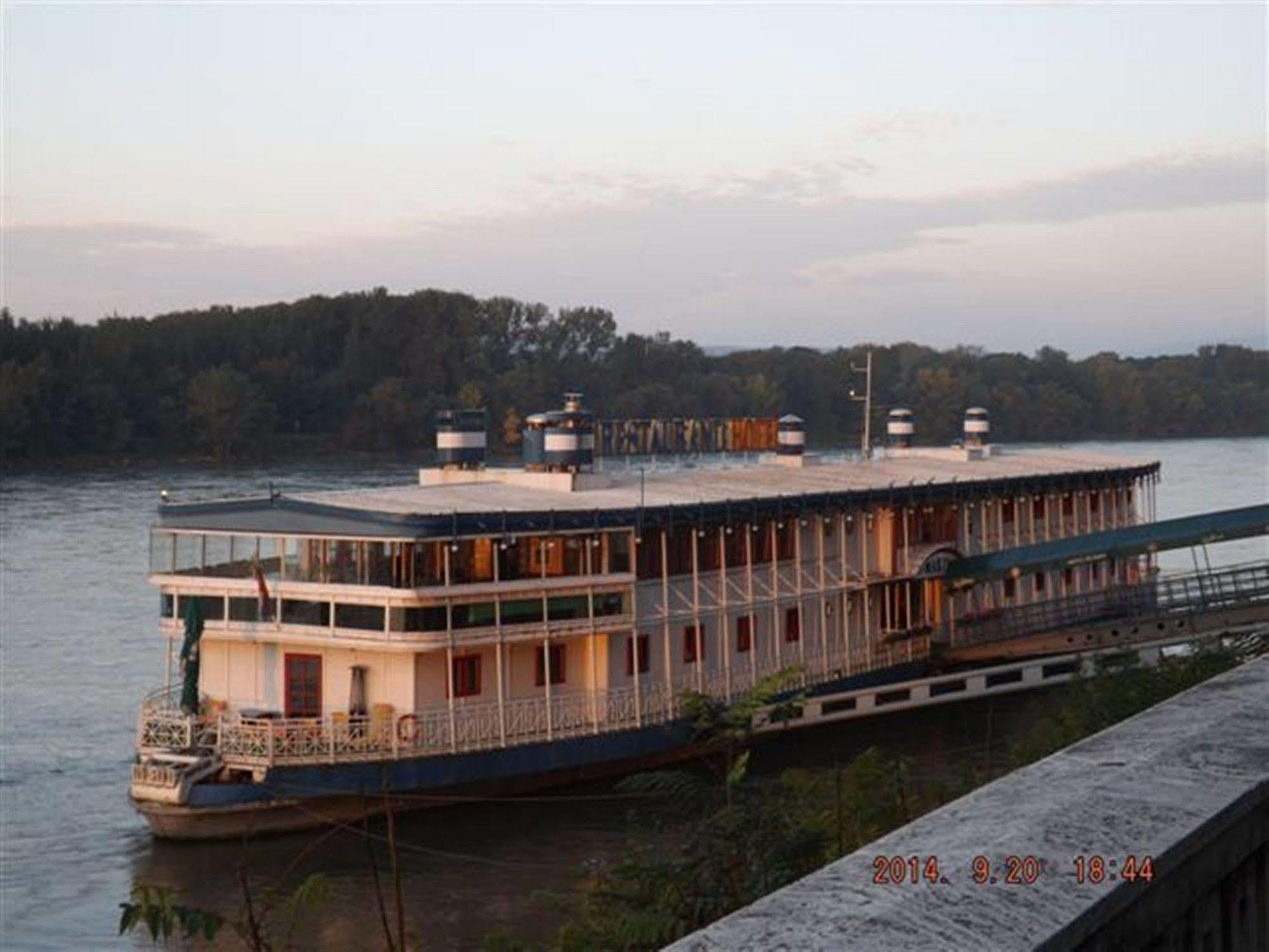 Botel Marina Bratislava Exterior photo