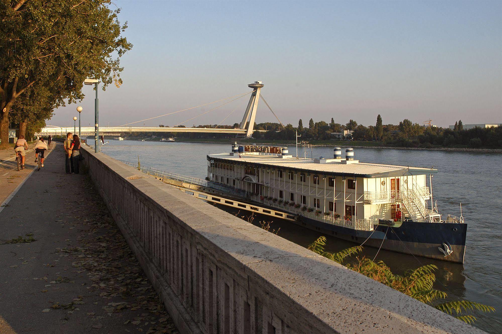 Botel Marina Bratislava Exterior photo